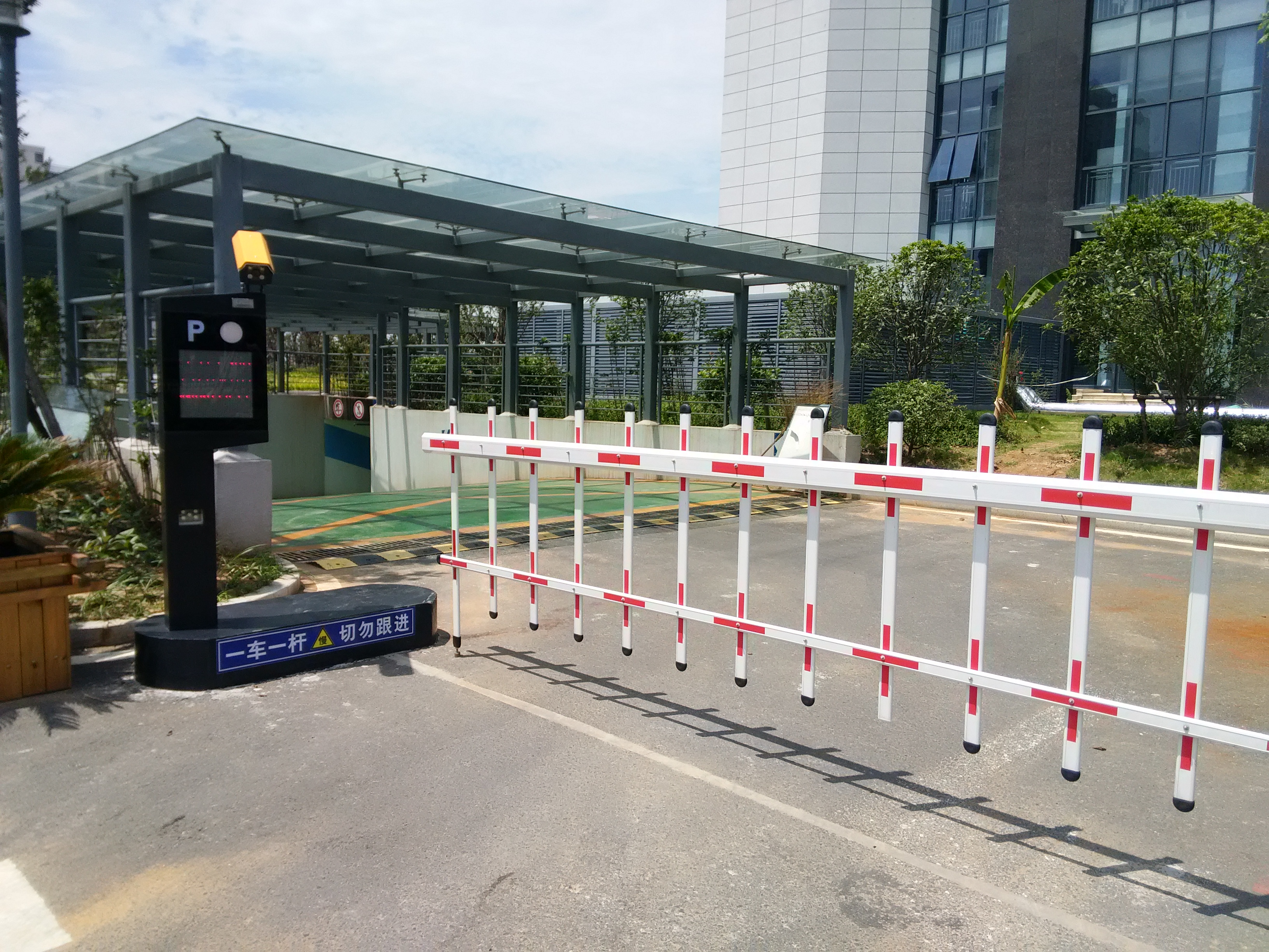 无人值守停车场解决方案